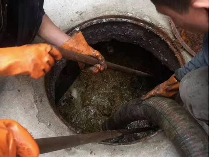 团风清理化粪池时如何避免沼气的危害?